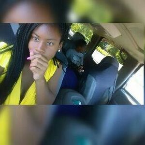 Meet your Posher, Najia